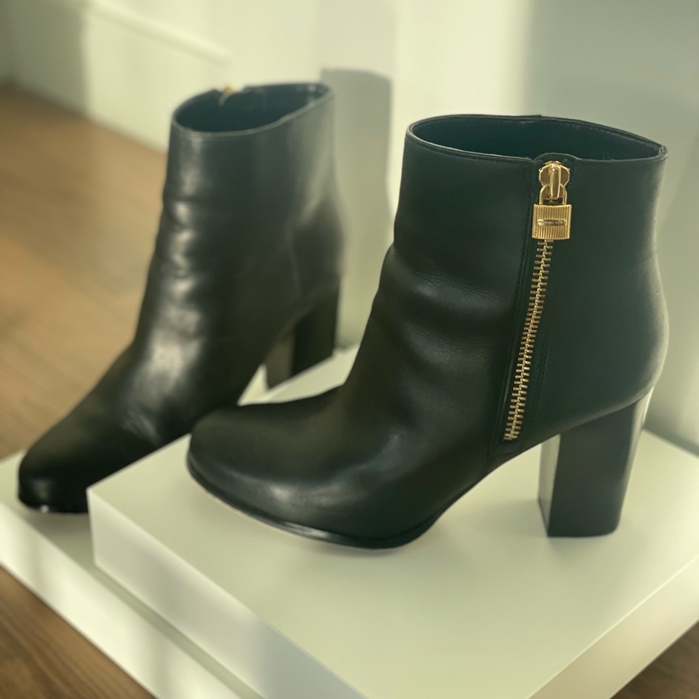 Michael Michael Kors black boots